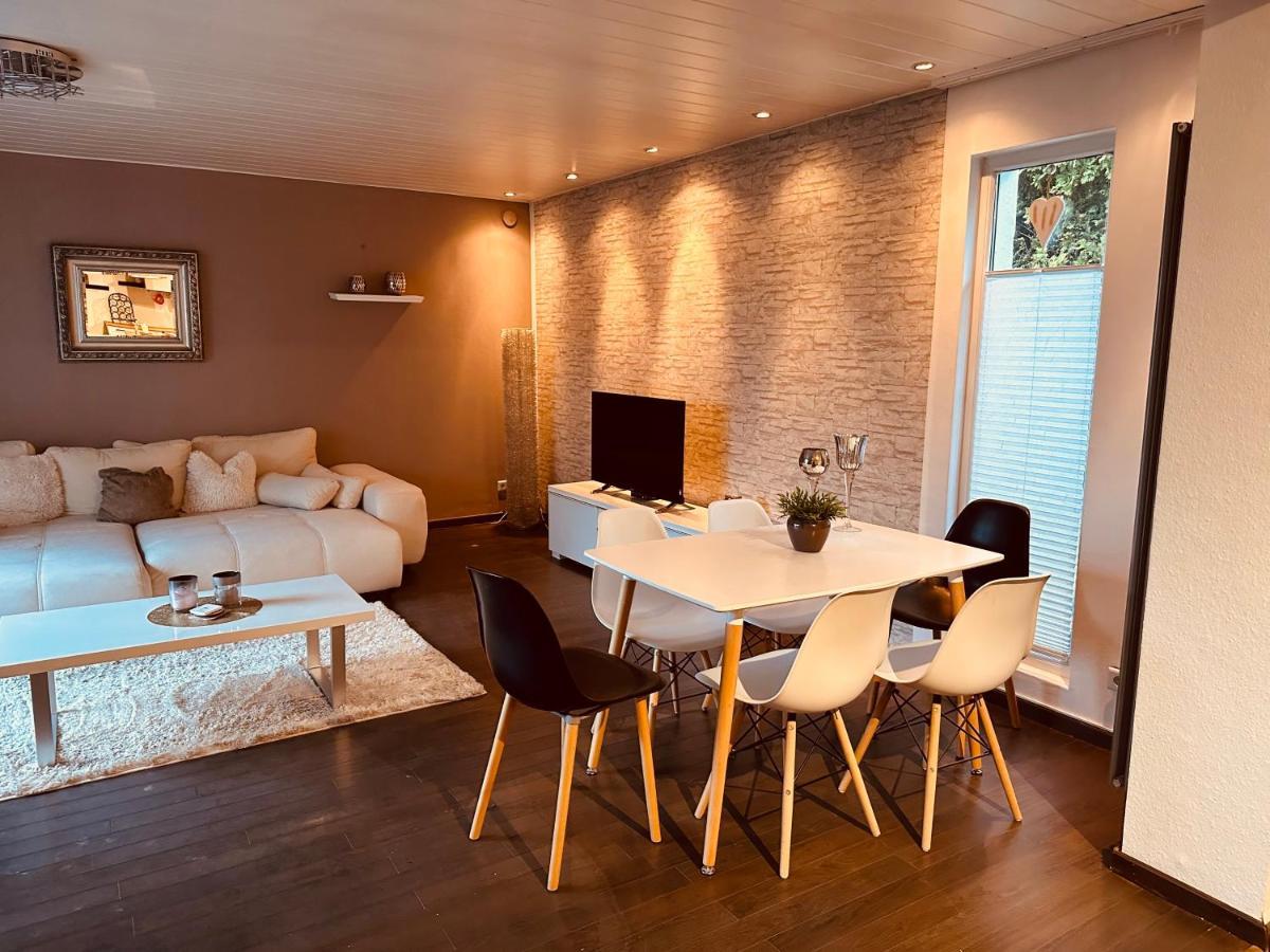 4 Zimmer 11 Personen Wohnung Garten Terrasse Grill 2 Badezimmer ヴッパータール エクステリア 写真