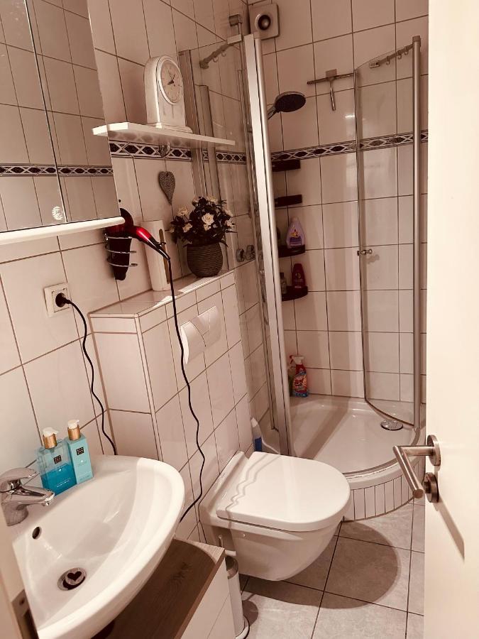 4 Zimmer 11 Personen Wohnung Garten Terrasse Grill 2 Badezimmer ヴッパータール エクステリア 写真